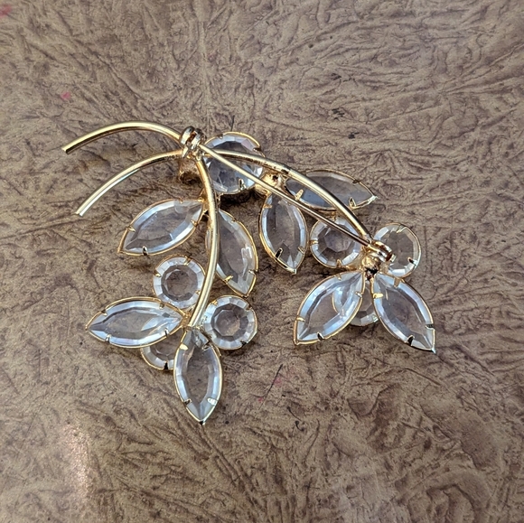 SOLD Crystal brooch/pin - Picture 3 of 3